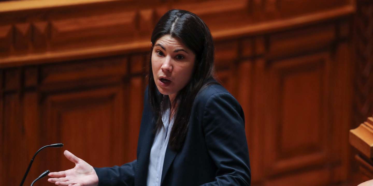 A deputada do Bloco de Esquerda (BE) Mariana Mortágua, durante a sessão plenária de debate na especialidade do Orçamento de Estado 2022, na  Assembleia da República, em Lisboa, 23 maio 2022. MANUEL DE ALMEIDA / LUSA