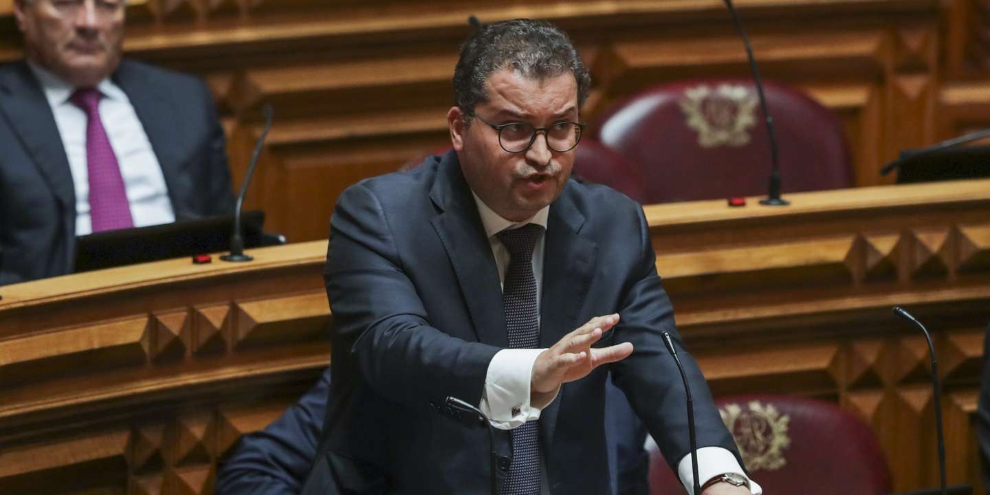 O deputado do Partido Social Democrata (PSD), Joaquim Miranda Sarmento, intervém durante o debate sobre habitação na Comissão Permanente na Assembleia da República em Lisboa, 07 de setembro 2022. TIAGO PETINGA/LUSA