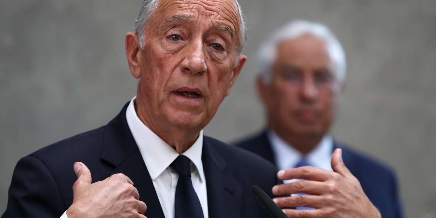 O Presidente da República, Marcelo Rebelo de Sousa (E), ladeado pelo primeiro-ministro, António Costa (D), fala aos jornalistas no final da sessão de apresentação da "Situação epidemiológica da covid-19 em Portugal", no Infarmed, em Lisboa, 15 de abril de 2020. MANUEL DE ALMEIDA/LUSA