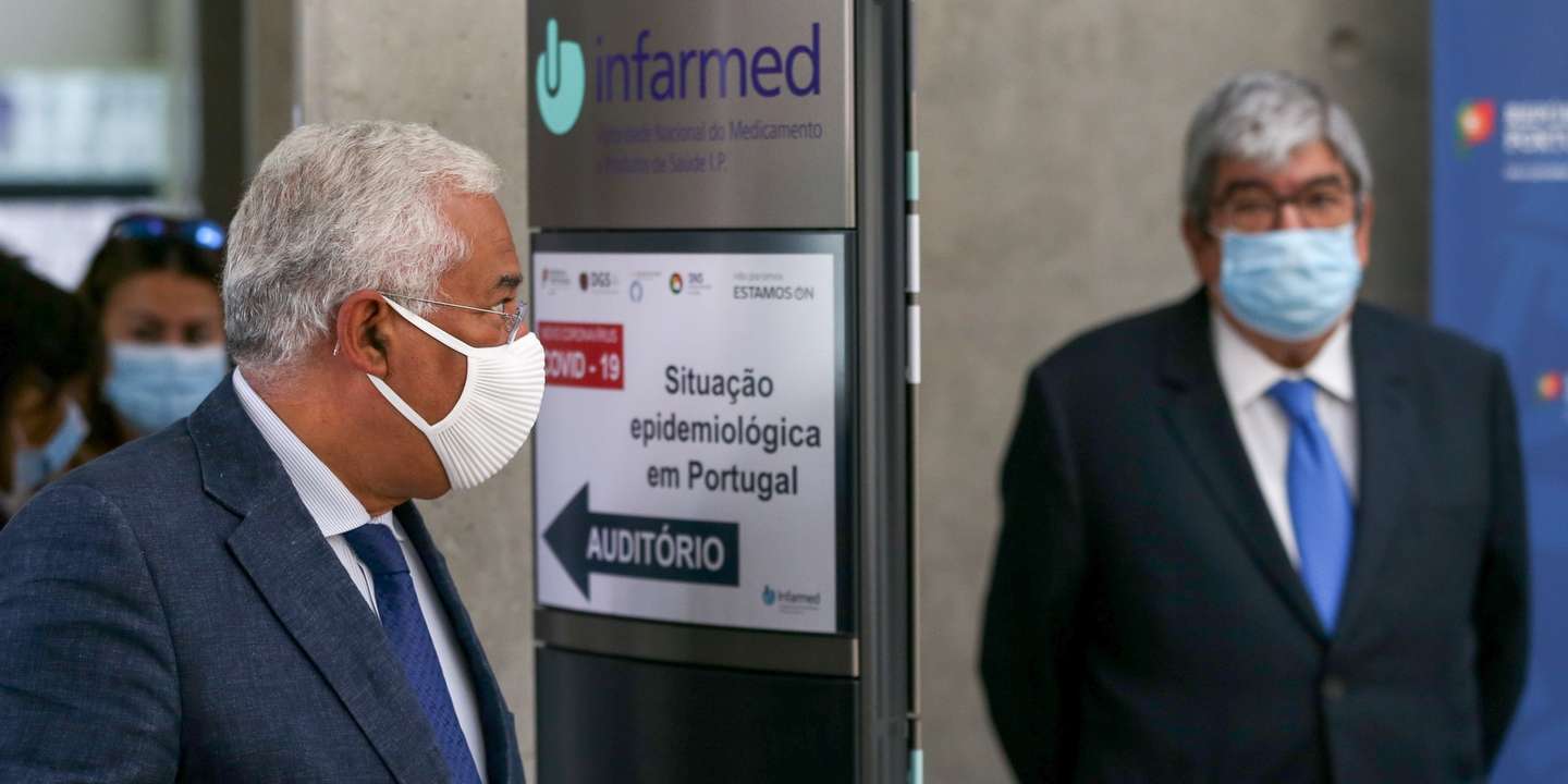 O primeiro-ministro, António Costa (E), e o presidente da Assembleia da República, Eduardo Ferro Rodrigues (D), à saída da X sessão de apresentação sobre a “situação epidemiológica da covid-19 em Portugal”, no Infarmed, em Lisboa, 08 de julho de 2020. MANUEL DE ALMEIDA/LUSA
