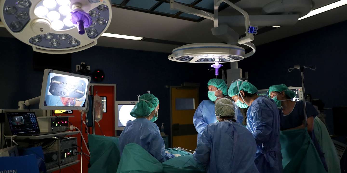 A equipa liderada pelo cirurgião Hélder Ferreira realiza uma cirurgia "inovadora" e minimamente invasiva no tratamento de malformações uterinas e vaginais que afeta uma em cada 4.500 jovens mulheres, no Centro Materno Infantil do Norte, no Porto, 15 de julho de 2019. (ACOMPANHA TEXTO DE 17/07/2019)  ESTELA SILVA/LUSA