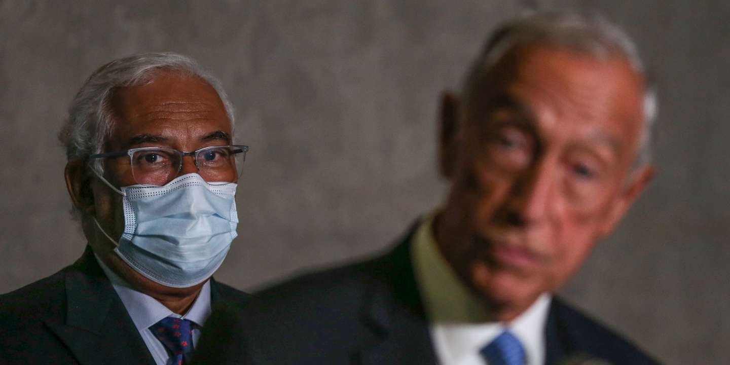 O Presidente da República, Marcelo Rebelo de Sousa (D), acompanhado pelo primeiro-ministro, António Costa, fala aos jornalistas no final da reunião sobre a situação epidemiológica em Portugal  na sede do Infarmed, em Lisboa, 19 de novembro de 2021. Portugal encontra-se na quinta fase da pandemia de covid-19 e apresenta uma incidência de infeções de 203 casos por 100 mil habitantes, sendo mais elevada na população jovem, adiantou hoje a Direção-Geral da Saúde (DGS). MANUEL DE ALMEIDA/LUSA