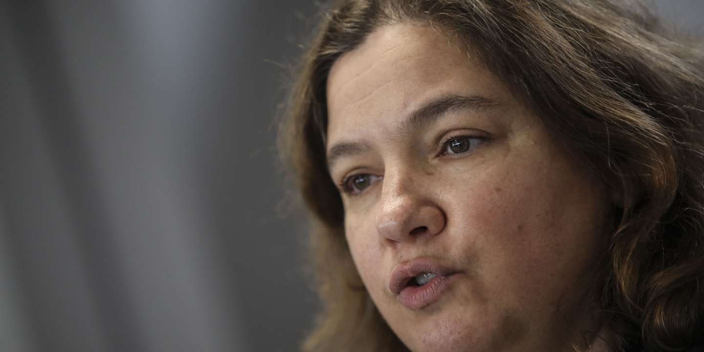 A ministra da Modernização do Estado e da Administração Pública, Alexandra Leitão, durante a abertura do primeiro Espaço Cidadão Jovem, lançado no âmbito de um protocolo de parceria entre a Agência para a Modernização Administrativa  (AMA) e o Instituto Português do Desporto e Juventude (IPDJ), Moscavide 21 de março de 2022.  ANDRÉ KOSTERS/LUSA