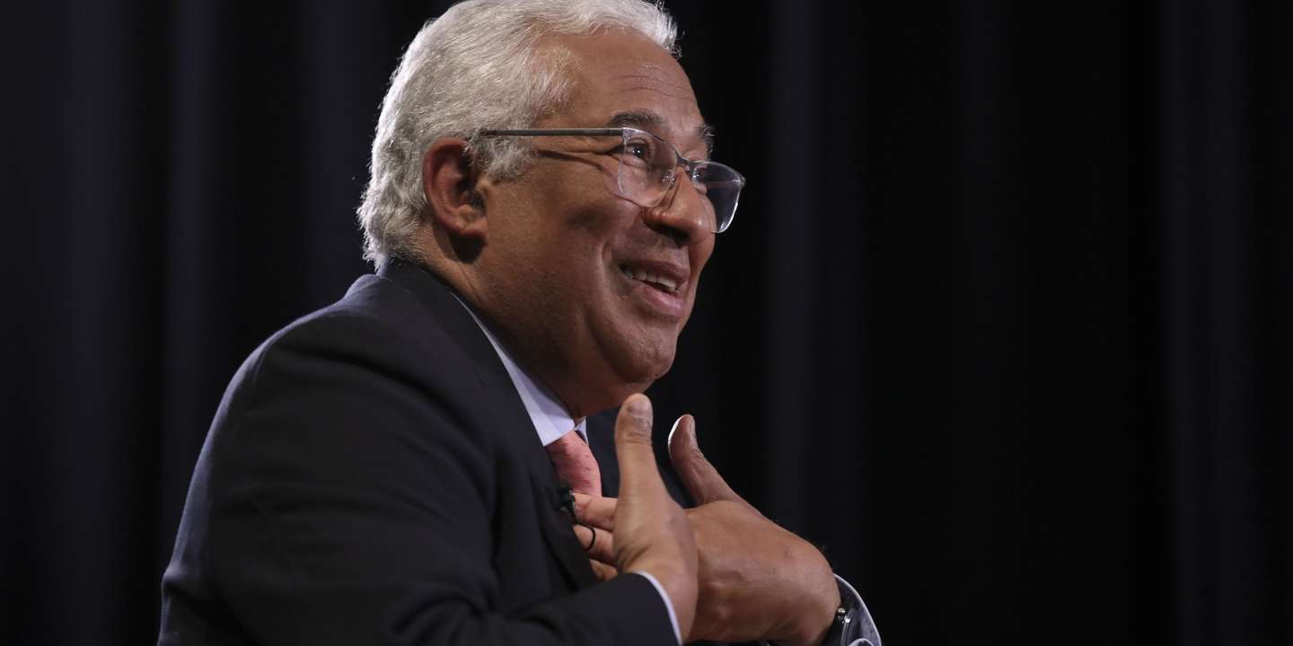 O primeiro-ministro, António Costa, durante uma entrevista promovida pelo Clube de Jornalistas, em parceria com a Agência Lusa e com a Escola Superior de Comunicação Social (ESCS), no âmbito dos 50 anos das comemorações do 25 de Abril e dos 40 anos do clube, Lisboa, 20 de abril de 2022. Nesta entrevista, com cinco jornalistas de cinco diferentes gerações (Henrique Garcia, Luísa Meireles, Ana Sá Lopes, Rita Tavares e Filipe Santa-Bárbara), que foi conduzida por Maria Elisa Domingues. ANDRÉ KOSTERS/LUSA