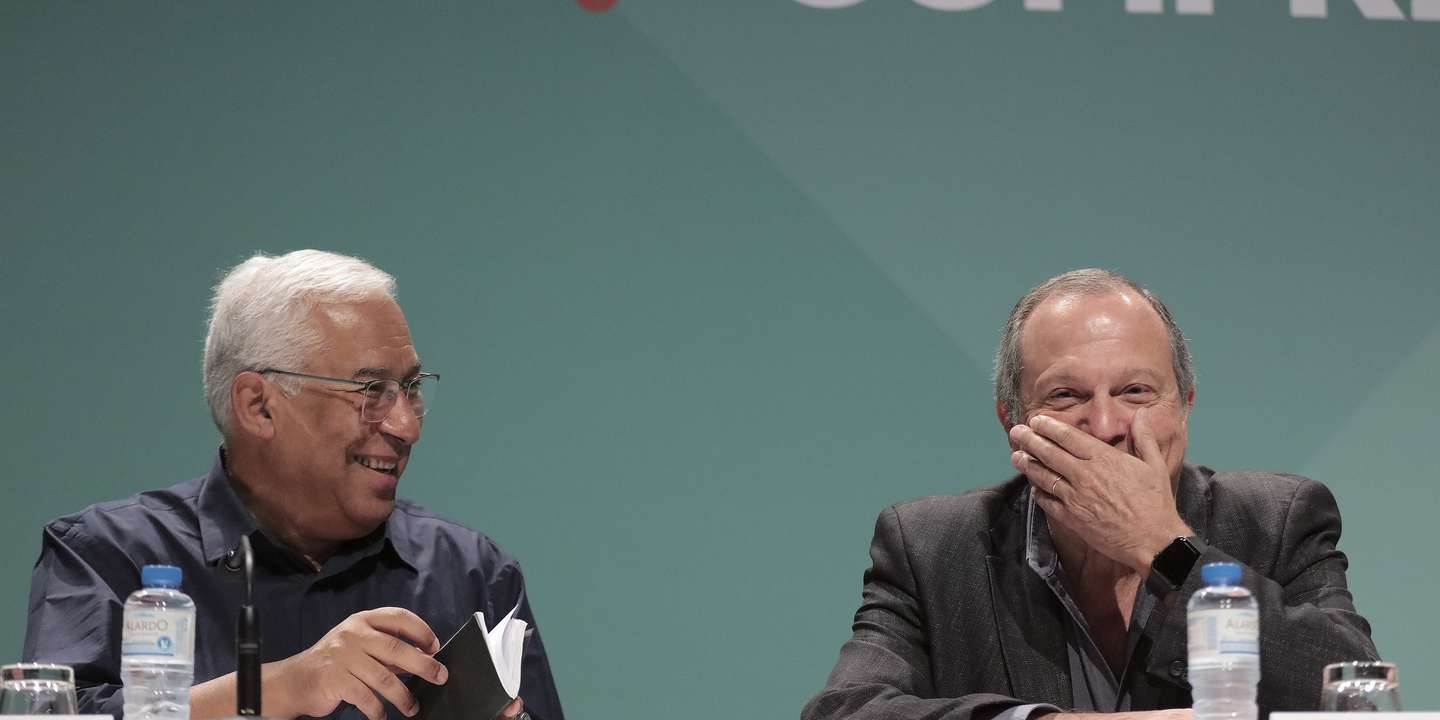 O secretário-geral do Partido Socialista (PS) , António Costa, acompanhado pelo presidente do partido, Carlos César, durante a Reunião da Comissão Nacional do Partido Socialista, para análise da situação política, aprovação do Relatório e Contas de 2021, aprovação do calendário dos Congressos Federativos de 2022 e do Regulamento para a eleição dos presidentes das federações e dos delegados aos Congressos Federativos de 2022. Na reunião, vai ser ainda aprovado o Regulamento para a eleição das presidentes e das Comissões Políticas das estruturas federativas das Mulheres Socialistas-Igualdade e Direitos (MS-ID), e a deliberação sobre proposta de recomendação de datas para a realização das eleições das Comissões Políticas Concelhias e Secções e das estruturas concelhias das MS-ID. Ílhavo, 9 Julho 2022. MANUEL FERNANDO ARAUJO / LUSA