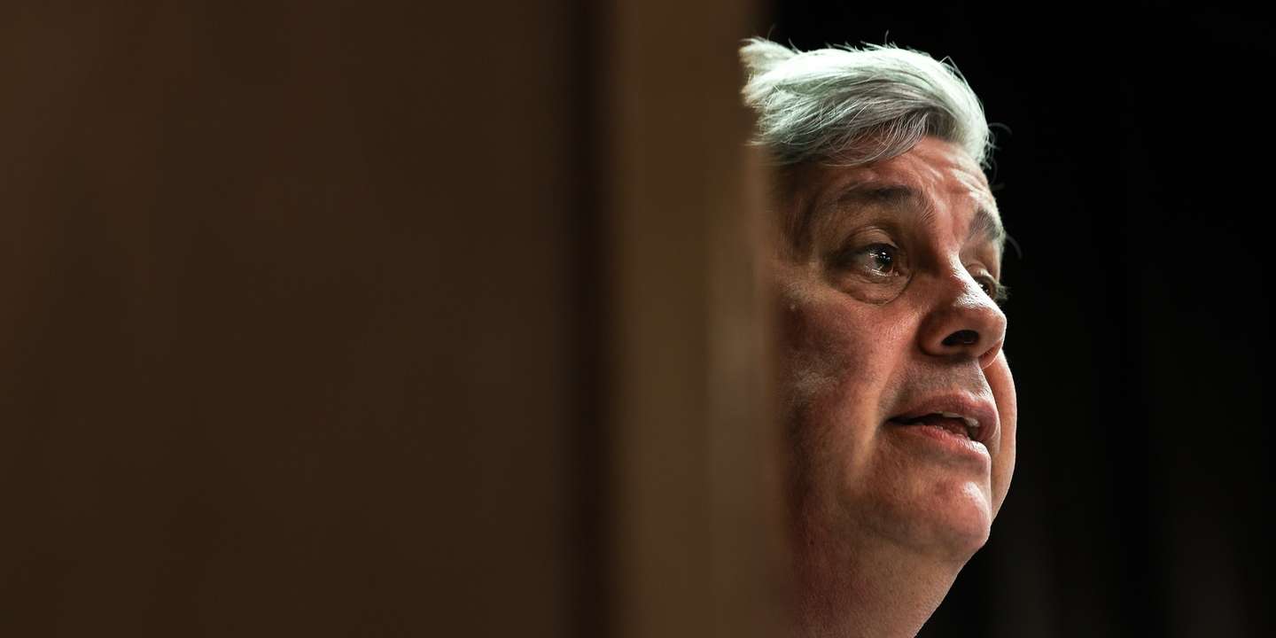 O governador do Banco de Portugal, Mário Centeno, usa da palavra na sessão de encerramento do Fórum Banca 2025, organizado pelo Jornal Económico, e que junta representantes de bancos nacionais, decisores políticos, dos setores dos seguros e das 'fintechs' para fazer o "raio-x" da banca e projetar o futuro do setor, num hotel em Lisboa, 12 de março de 2025. TIAGO PETINGA/LUSA