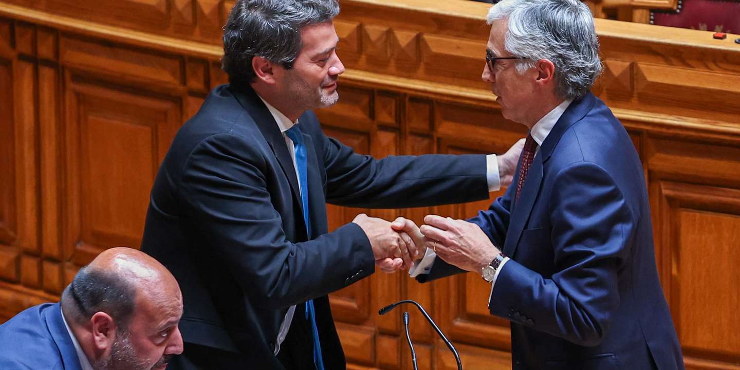 O presidente eleito da Assembleia da República, Jose Pedro Aguiar Branco (D), cumprimenta o deputado do Chega, André Ventura (C) após ter sido eleito na Assembleia da República, em Lisboa, 03 de junho de 2025. ANTÓNIO COTRIM/LUSA