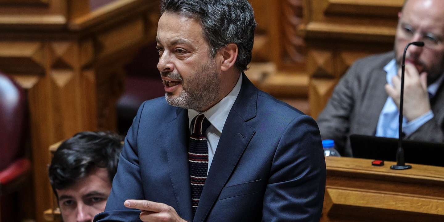 O deputado do PS, Miguel Cabrita, intervém durante a sessão plenária de apresentação e discussão do Programa de Estabilidade e do Programa Nacional de Reformas, na Assembleia da República, em Lisboa, 26 de abril de 2023. ANTÓNIO COTRIM/LUSA