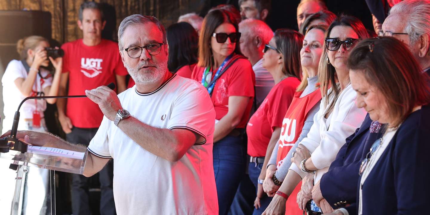 O secretário-geral da União Geral de Trabalhadores (UGT), Mário Mourão, usa da palavra durante a celebração do 1.º de Maio, Dia do Trabalhador, no Centro Desportivo Nacional do Jamor, em oeiras, 01 maio 2025.   MANUEL DE ALMEIDA/LUSA