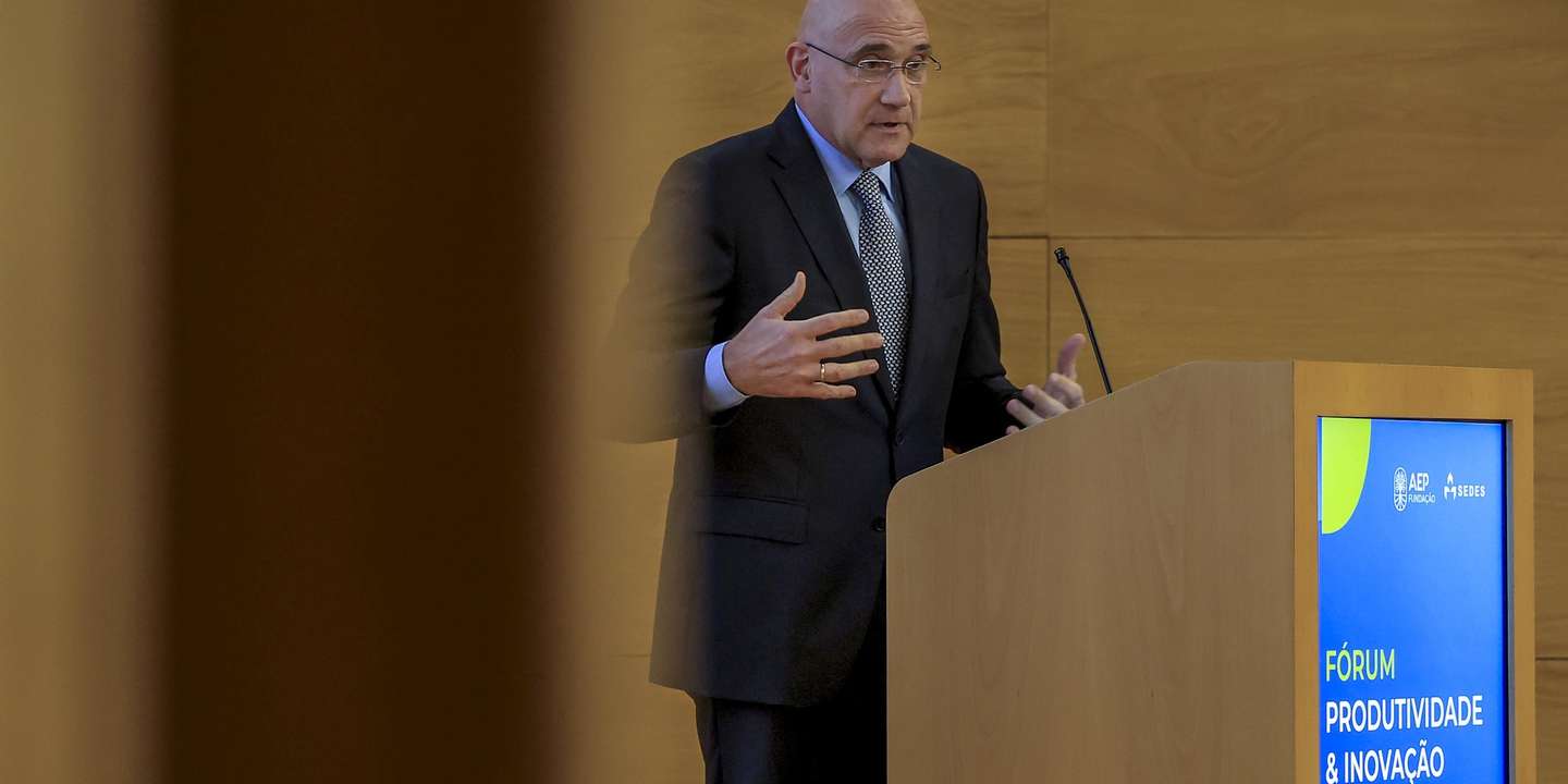 Pedro Passos Coelho, professor universitário e ex-primeiro-ministro, discursa durante a Conferência Final do Fórum de Produtividade e Inovação, em Matosinhos,  24 de fevereiro de 2026. JOSÉ COELHO/LUSA