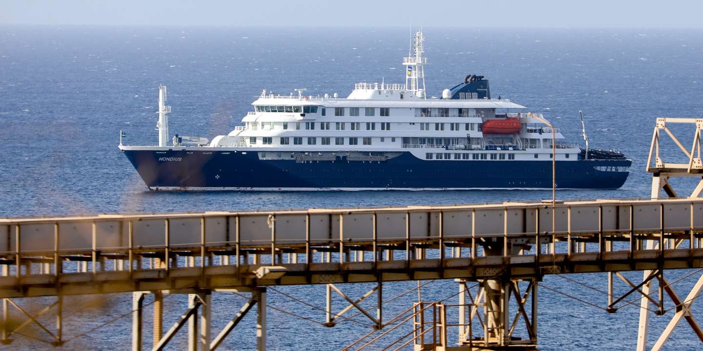 epaselect epa12931924 Dutch cruise ship MV Hondius is anchored off the coast of the city of Praia on the island of Santiago, Cape Verde, 04 May 2026, after three people died onboard from an acute respiratory syndrome. The World Health Organization (WHO) reported one confirmed case and five additional suspected cases of hantavirus infection on the vessel sailing in the Atlantic Ocean. Three of those affected have died and one is currently in intensive care in South Africa.  EPA/ELTON MONTEIRO