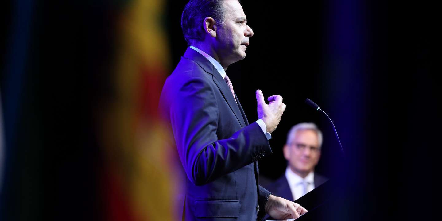 O primeiro-ministro, Luís Montenegro, intervém durante a cerimónia de comemoração do centenário da criação do concelho de S. João da Madeira, na Câmara Municipal de São João da Madeira, 11 de outubro de 2026. ESTELA SILVA/LUSA