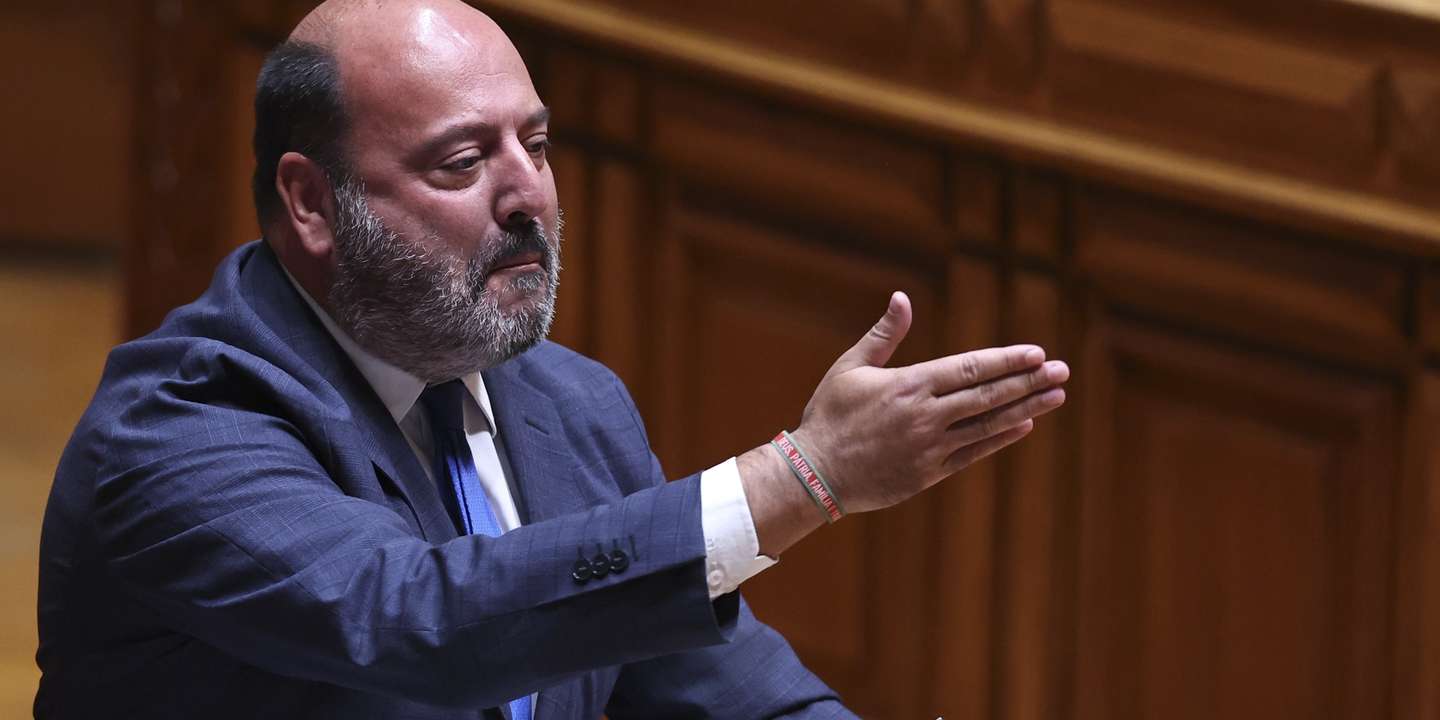 O deputado e líder parlamentar do Chega, Pedro Pinto, intervém no debate na especialidade do Orçamento do Estado para 2026, na Assembleia da República, em Lisboa, 21 de novembro de 2025. ANTÓNIO COTRIM/LUSA