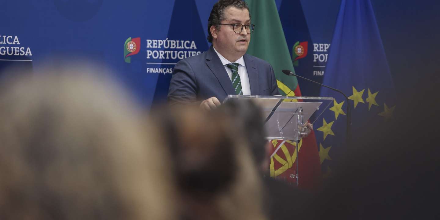 O ministro de Estado e Finanças, Joaquim Miranda Sarmento, intervém na conferência de imprensa na sequência da divulgação das Contas Nacionais Trimestrais relativas a 2025, pelo Instituto Nacional de Estatística (INE), no Ministério das Finanças, em Lisboa, 26 de março de 2026. MIGUEL A. LOPES/LUSA