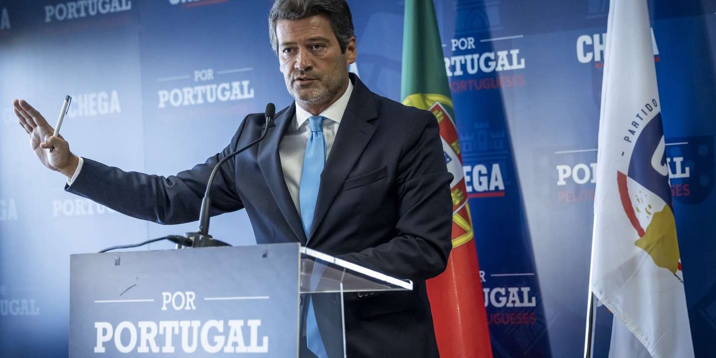 O presidente do Chega, André Ventura, fala aos jornalistas durante uma conferência de imprensa na sequência das declarações do primeiro-ministro, este domingo, sobre o tema da Educação, na sede do Chega em Lisboa, 31 de agosto de 2026. JOSÉ SENA GOULÃO/LUSA