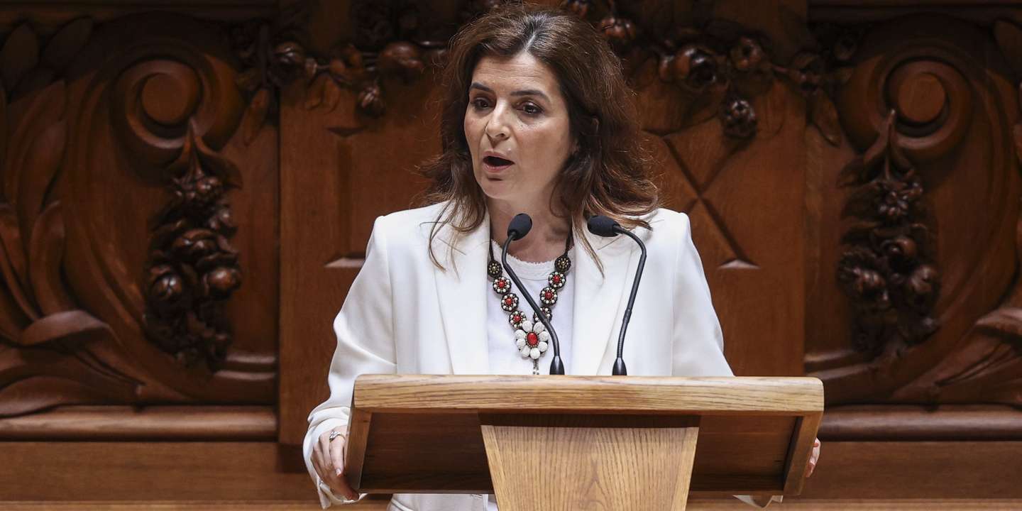 A deputada do Iniciativa Liberal (IL), Angélique da Teresa, intervém durante o debate de urgência, requerido pelo PCP, sobre “Exames Nacionais”, na Assembleia da República, em Lisboa, 17 de julho de 2026. MIGUEL A. LOPES/LUSA
