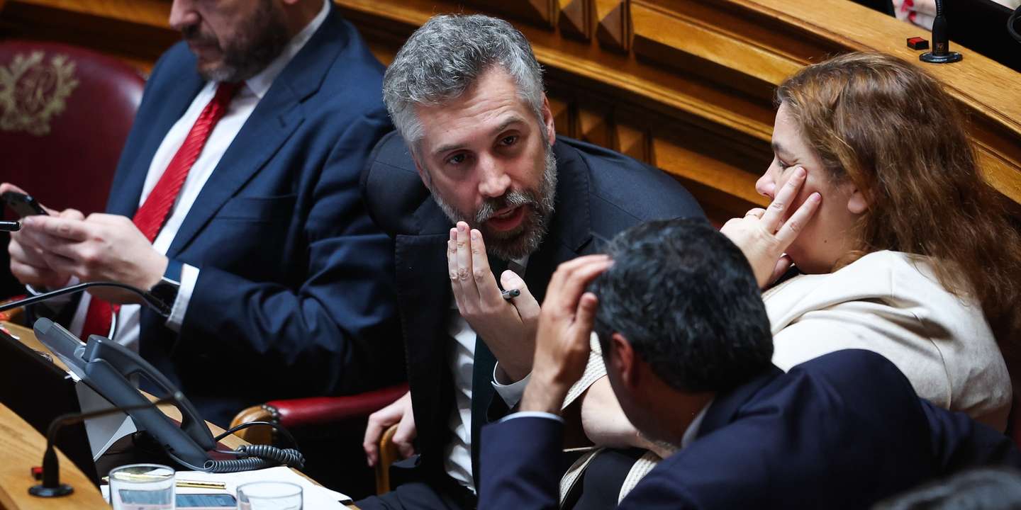 O deputado e secretário-geral do Partido Socialista (PS), Pedro Nuno Santos, durante a sessão plenária de discussão do programa de Governo, na Assembleia da República, em Lisboa, 11 de abril de 2024. JOSÉ SENA GOULÃO/LUSA