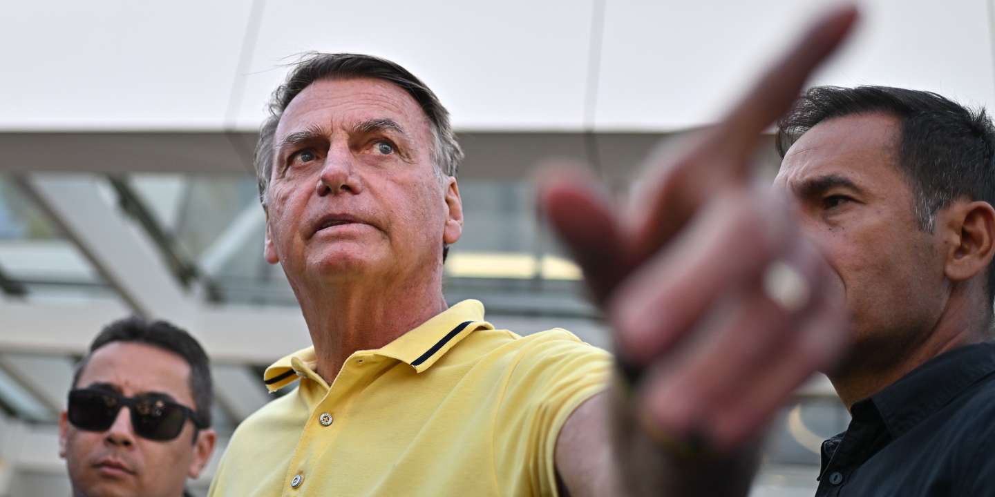 epa12305149 Former Brazilian president Jair Bolsonaro (C) leaves a branch of the DF Star hospital services in Brasilia, Brazil, 16 August 2025. Bolsonaro, who is under house arrest while being tried for attempting a coup, left the residence where he is confined two weeks ago to undergo a series of medical examinations at a hospital, authorized by the Supreme Court.  EPA/ANDRE BORGES