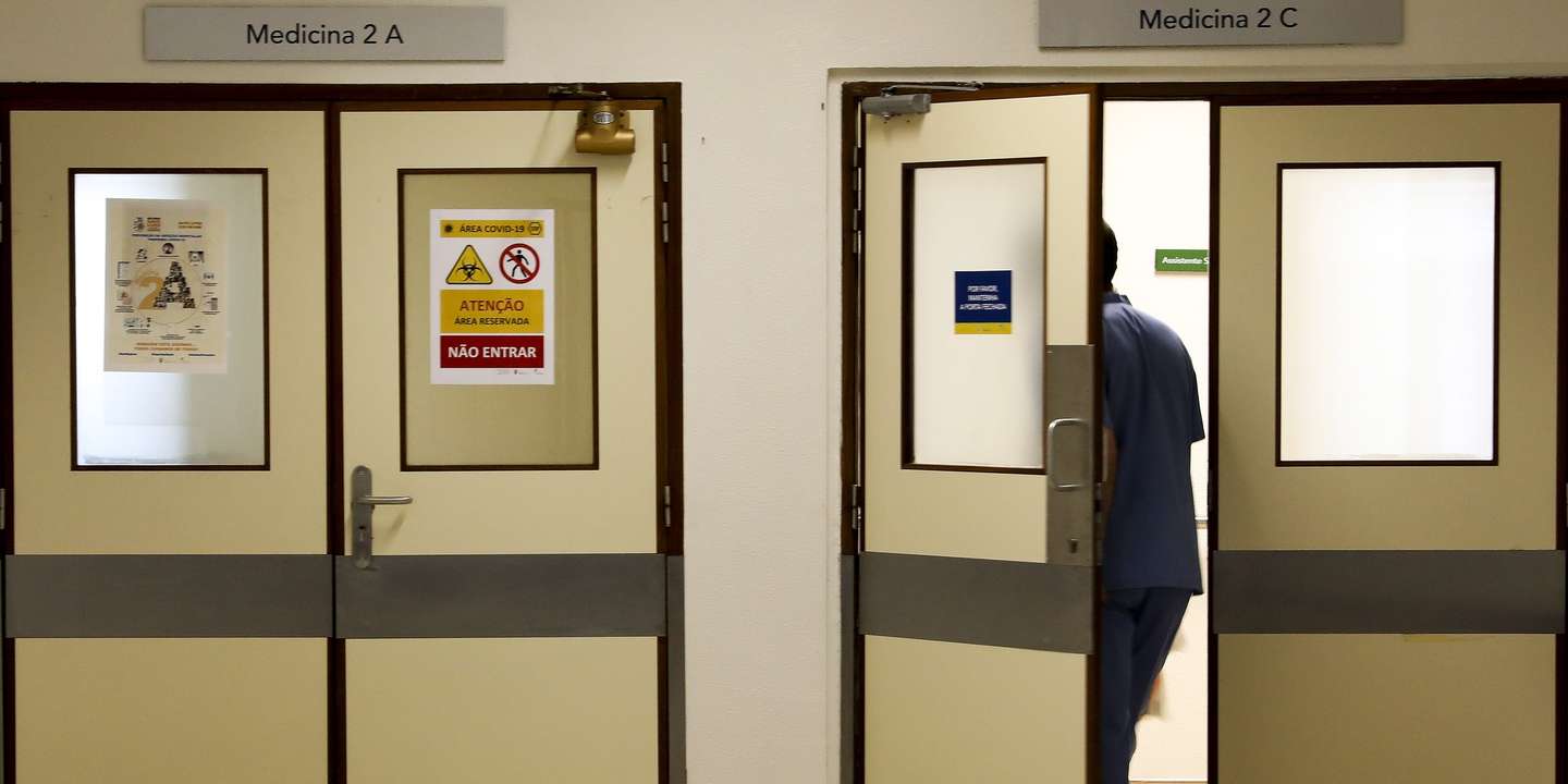 Hospital Santa Maria, em Lisboa, 18 de maio de 2021. Após várias transformações para dar resposta a milhares de doentes com covid-19, o Hospital Santa Maria, em Lisboa, regressou à normalidade com corredores cheios de utentes para ir a uma consulta externa, fazer exames ou mesmo uma cirurgia. (ACOMPANHA TEXTO DO DIA 21 DE MAIO DE 2021) JOÃO RELVAS/LUSA