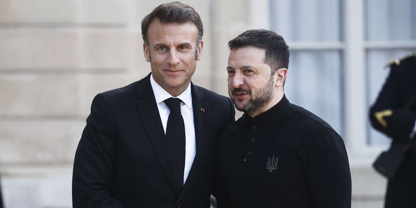 epaselect epa11989934 French President Emmanuel Macron (L) welcomes Ukrainian President Volodymyr Zelensky (R) upon his arrival at the Elysee Palace in Paris, France, 26 March 2025. French President Emmanuel Macron will host a meeting on Peace and Security in Ukraine with European and International leaders on 27 March 2025 in Paris.  EPA/YOAN VALAT