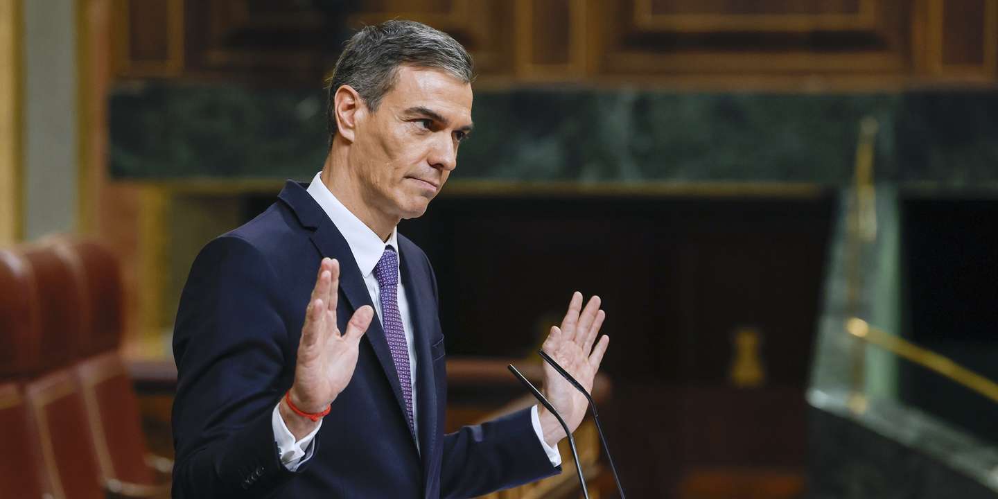 epa12520444 Spanish Prime Minister Pedro Sanchez delivers a speech during the weekly Government Question Time session at the Lower House in Madrid, Spain, 12 November 2025.  EPA/J.J. GUILLEN