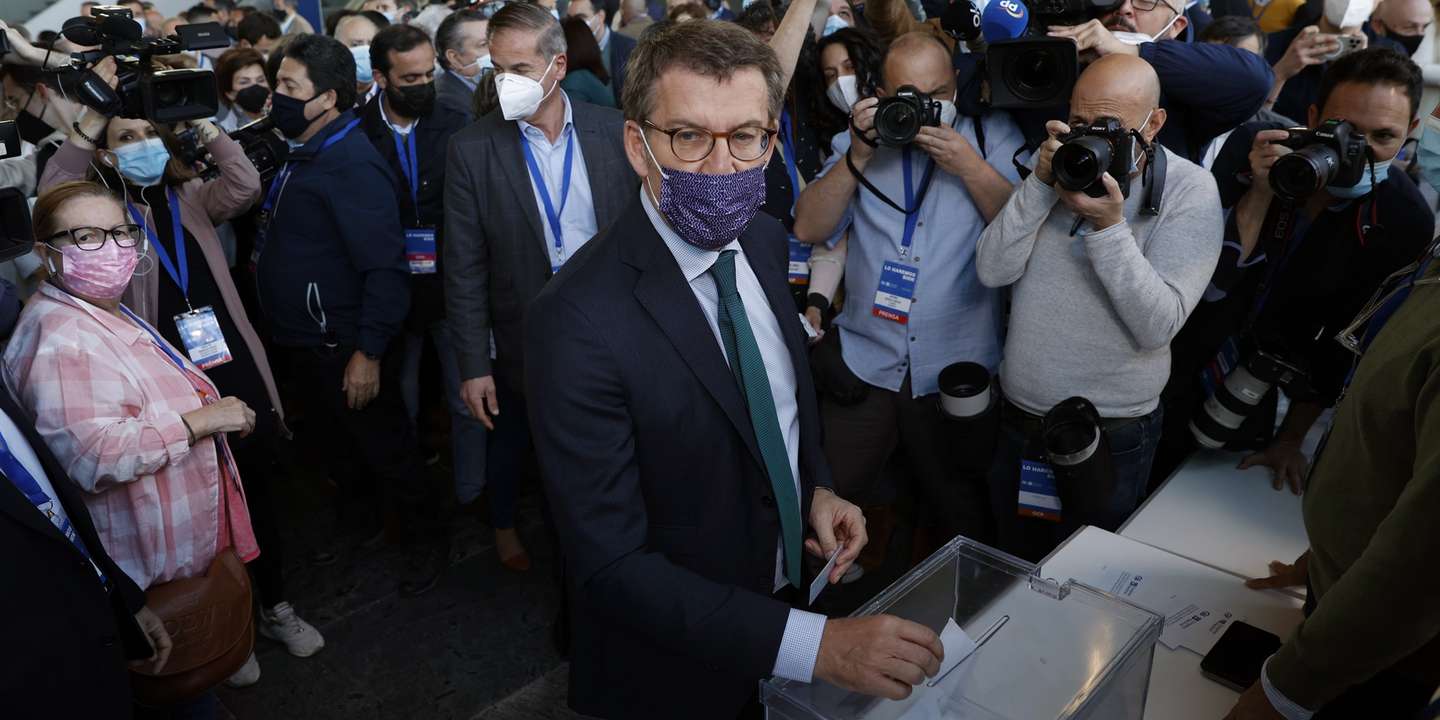 epa09865100 Candidate for Popular Party's President Alberto Nunez Feijoo (C) casts his ballot during a voting session held during the second day of 20th Popular Party's National Convention in Seville, Spain, 02 April 2022. Convention delegates are to elect Nunez Feijoo, current President of the region of Galicia, to replace Pablo Casado after Casado lost support from members of the party after a confrontation with Madrid's regional President Isabel Diaz Ayuso.  EPA/Julio Munoz
