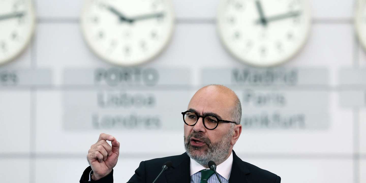 O ministro das Infraestruturas e Habitação, Miguel Pinto Luz, discursa na cerimónia que assinala os 80 anos do Aeroporto Francisco Sá Carneiro, na Maia, 16 de março de 2026. ESTELA SILVA/LUSA