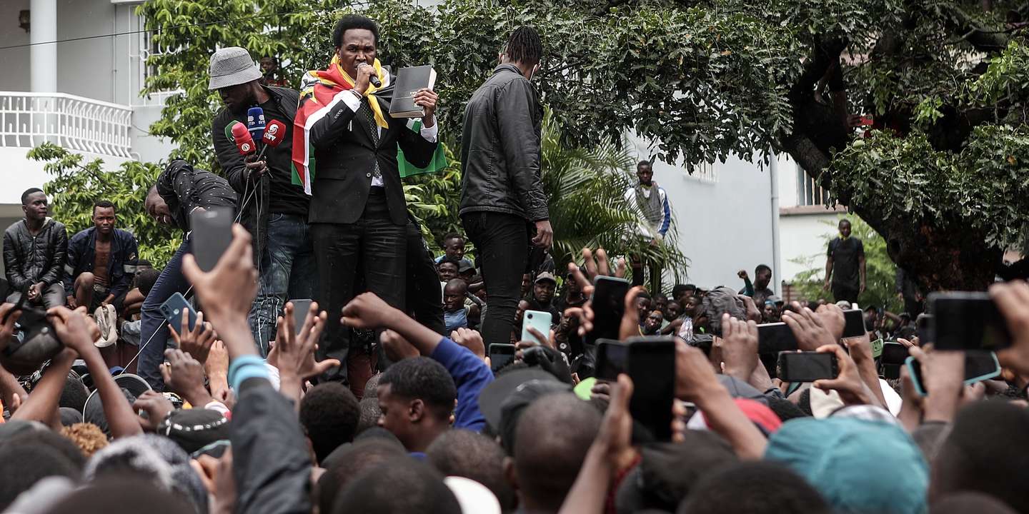 Mozambican presidential candidate Venancio Mondlane (C) addresses people on the streets of Maputo upon his return from exile, Mozambique, 09 January 2025. Mondlane has been out of the country since late October due to the disputed parliamentary elections, which the opposition says were rigged and have led to protests. LUISA NHANTUMBO/LUSA