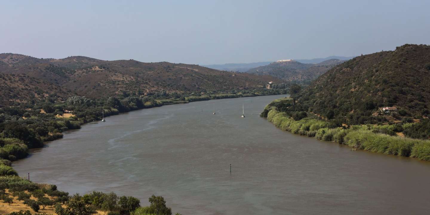 O rio Guadiana marca a fronteira entre Portugal e Espanha num longo troço no sul do país — e é um dos rios em que a gestão partilhada é mais complexa