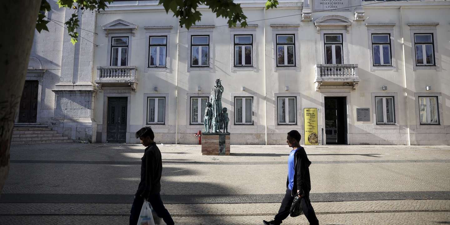 Fachada do edifício da Santa Casa da Misericórdia de Lisboa, 16 de abril de 2024. Museu de São Roque. Estátua do Padre António Vieira. CARLOS M. ALMEIDA/LUSA