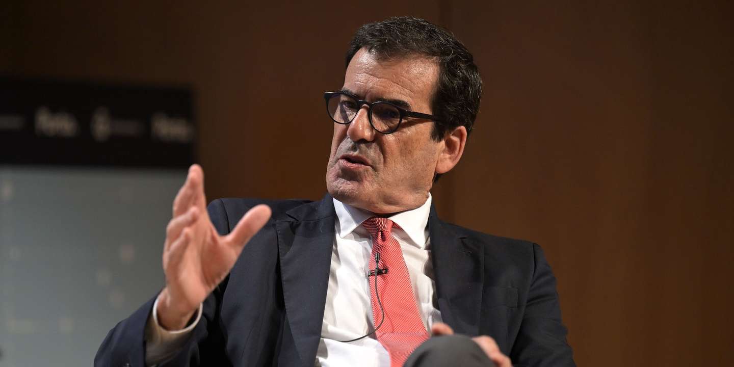 Rui Moreira, presidente da Câmara Municipal do Porto, durante a conferência "As Políticas de Mobilidade nos Grandes Centros Urbanos" que decorreu na Biblioteca Almeida Garrett, no Porto em 15 de outubro de 2024. FERNANDO VELUDO/LUSA