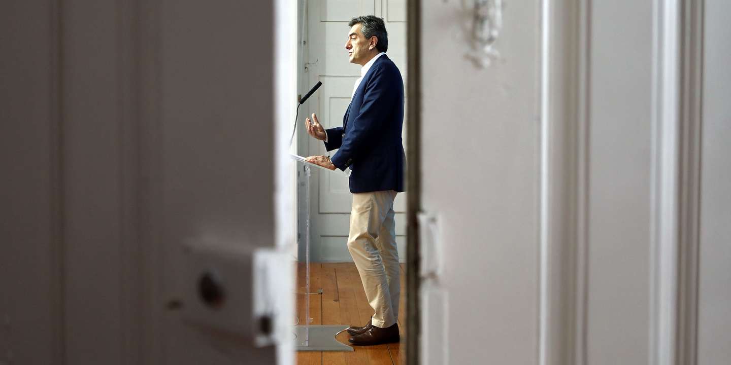 O presidente do Conselho Nacional (CN) do CDS-PP, Filipe Anacoreta Correia, fala aos jornalistas durante uma conferência de Imprensa sobre irregularidades do CN, em Lisboa, 31 de outubro de 2021. O adiamento do congresso marcado para os dias 27 e 28 de novembro, em que se iriam realizar eleições internas do partido, já provocou a saída de cinco militantes do CDS-PP, como o ex-ministro da Economia, António Pires de Lima. ANTÓNIO PEDRO SANTOS/LUSA