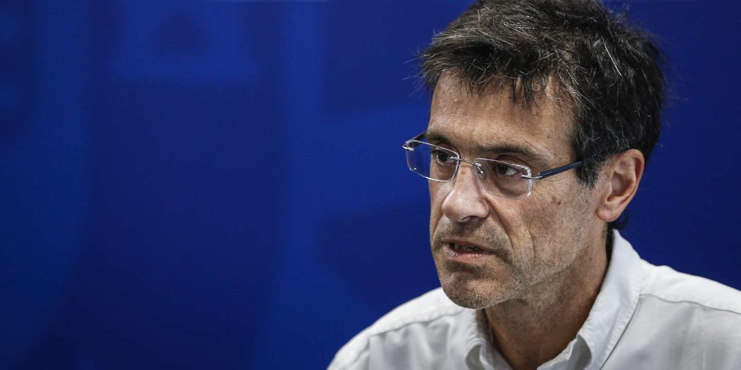 O comissão de Acompanhamento de Resposta Nacional em medicina intensiva, João Gouveia, intervém durante a conferência de imprensa diária sobre o novo coronavírus (covid-19), realizada no Ministério da Saúde, em Lisboa, 8 de abril de 2020. Em Portugal, registaram-se 380 mortes e 13.141 infeções confirmadas, segundo o balanço feito hoje pela Direção-Geral da Saúde (DGS). RODRIGO ANTUNES/POOL/LUSA
