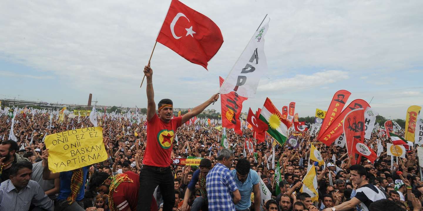 Turcos curdos protestam contra Erdogan em 2016