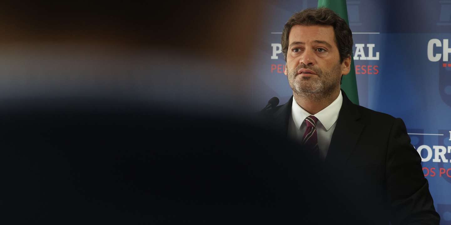 O presidente do Chega, André Ventura, fala em conferência de imprensa de apresentação dos detalhes da Moção de Censura ao Governo, e as principais medidas do seu programa 'Habitação com Confiança ', na sede do partido em Lisboa, 08 de setembro de 2023. TIAGO PETINGA/LUSA