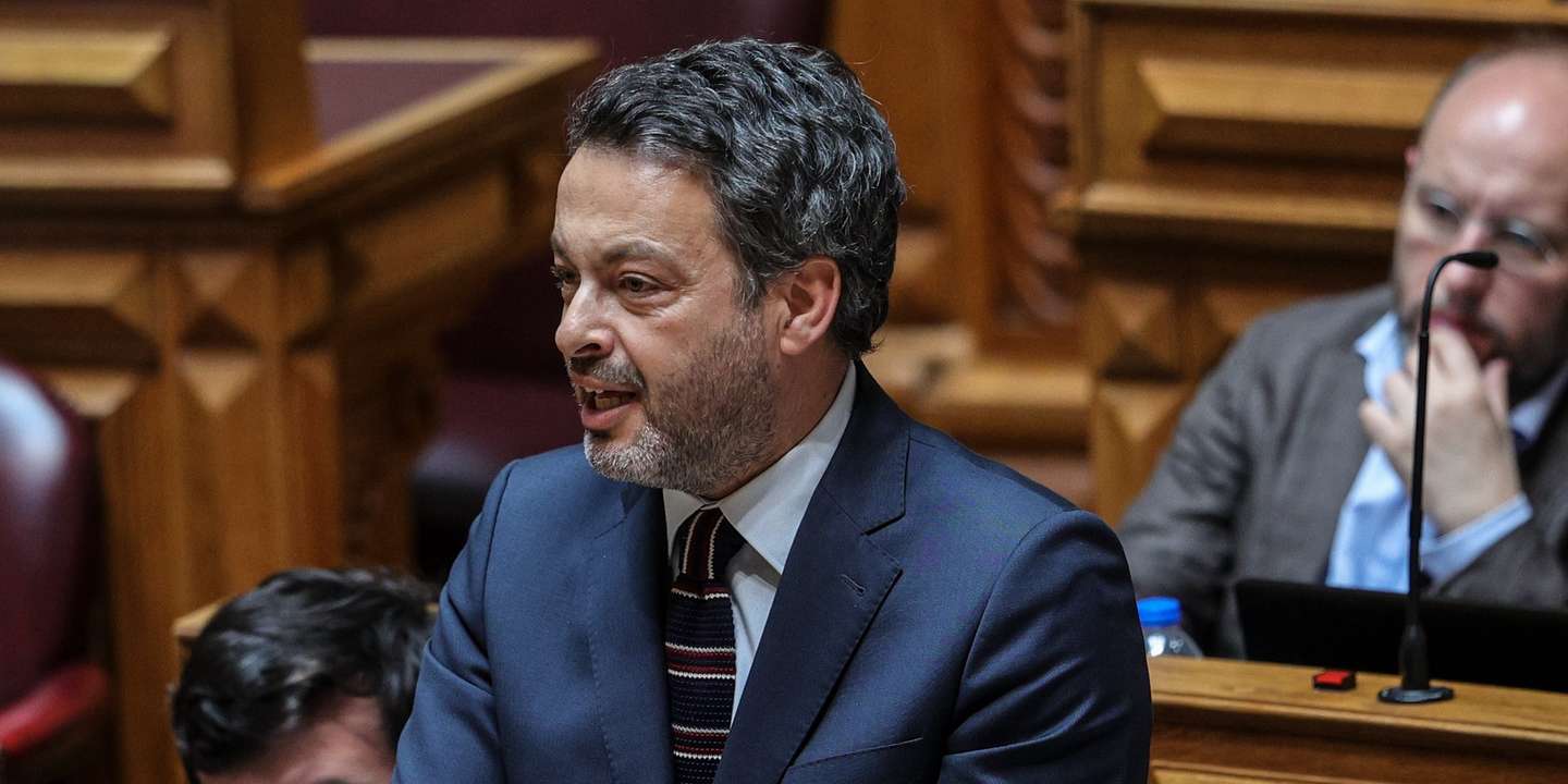 O deputado do PS, Miguel Cabrita, intervém durante a sessão plenária de apresentação e discussão do Programa de Estabilidade e do Programa Nacional de Reformas, na Assembleia da República, em Lisboa, 26 de abril de 2023. ANTÓNIO COTRIM/LUSA