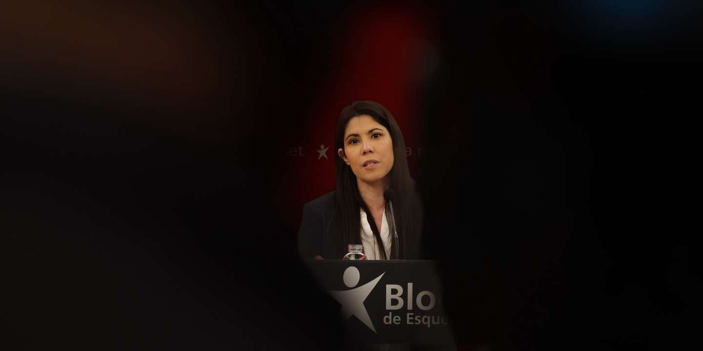 A deputada do Bloco de Esquerda (BE), Mariana Mortágua, durante uma conferência de imprensa onde anunciou a sua candidatura à liderança do partido, na sede do BE, Lisboa, 27 de fevereiro de 2023. TIAGO PETINGA/LUSA
