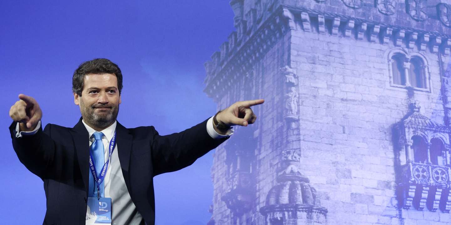 epa10993260 Portuguese president of far-right party Chega, Andre Ventura, speaks at the opening of the 'Identity and Democracy' public meeting in Lisbon, Portugal, 24 November 2023.  EPA/TIAGO PETINGA