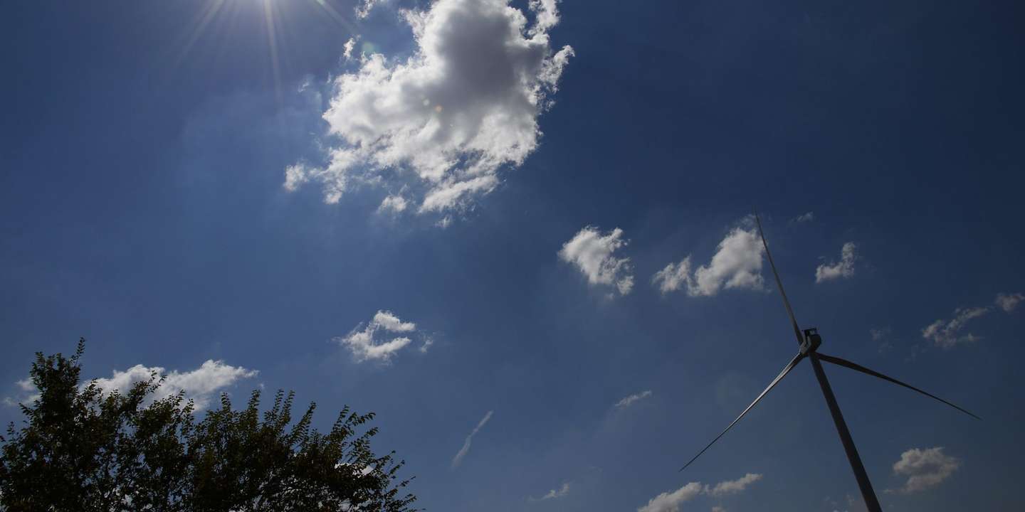 As energias renováveis têm sido apontadas como um alvo do imposto por causa dos ganhos na venda de eletricidade a preços recorde