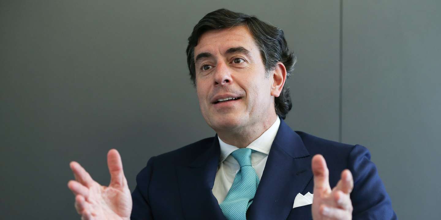 O diretor-geral da Associação Portuguesa de Empresas de Distribuição (APED), Gonçalo Lobo Xavier, fala durante uma entrevista à agência Lusa, na sede da APED, em Lisboa, 07 de abril de 2021. O diretor-geral da Associação Portuguesa de Empresas de Distribuição (APED) defendeu, em entrevista á Lusa, a venda dos autotestes covid-19 nos supermercados e hipermercados, salientando que o setor quer estar "na parte da solução". (ACOMPANHA TEXTO DA LUSA DO DIA MANUEL DE ALMEIDA