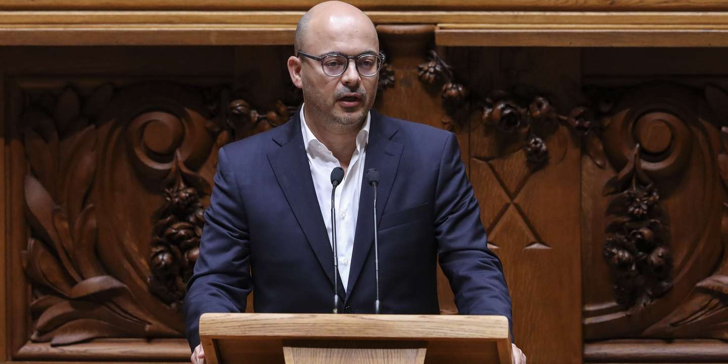 O deputado do Iniciativa Liberal (IL) Rodrigo Saraiva intervém na sessão plenária para apresentação do programa do XXIII Governo Constitucional na Assembleia da República, em Lisboa, 08 de abril de 2022. MIGUEL A. LOPES/LUSA