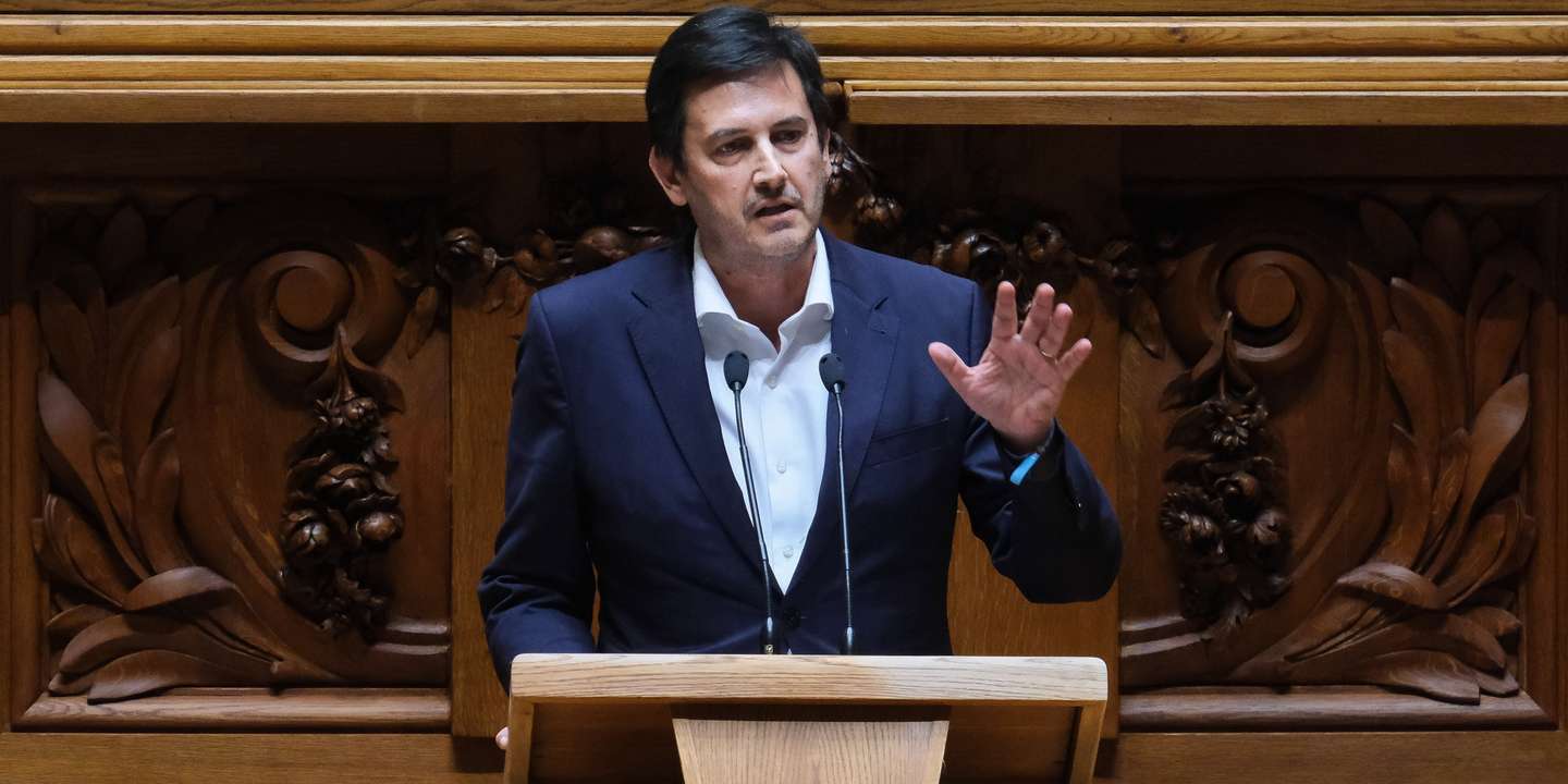 O dpeutado da Iniciativa Liberal, Rui Rocha, participa no debate parlamentar sobre legislação laboral no âmbito da agenda de trabalho digno, na Assembleia da República, em Lisboa, 8 de julho de 2022. MÁRIO CRUZ/LUSA