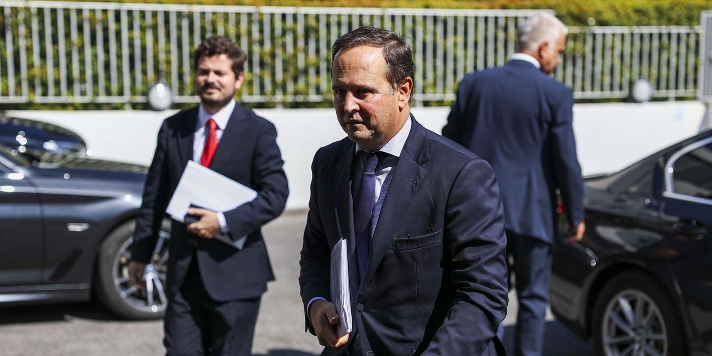 O ministro das Finanças, Fernando Medina, à chegada para a reunião da Comissão Permanente de Concertação Social, na sede do Conselho Económico e Social, em Lisboa, 13 de setembro de 2023. JOSE SENA GOULAO/LUSA