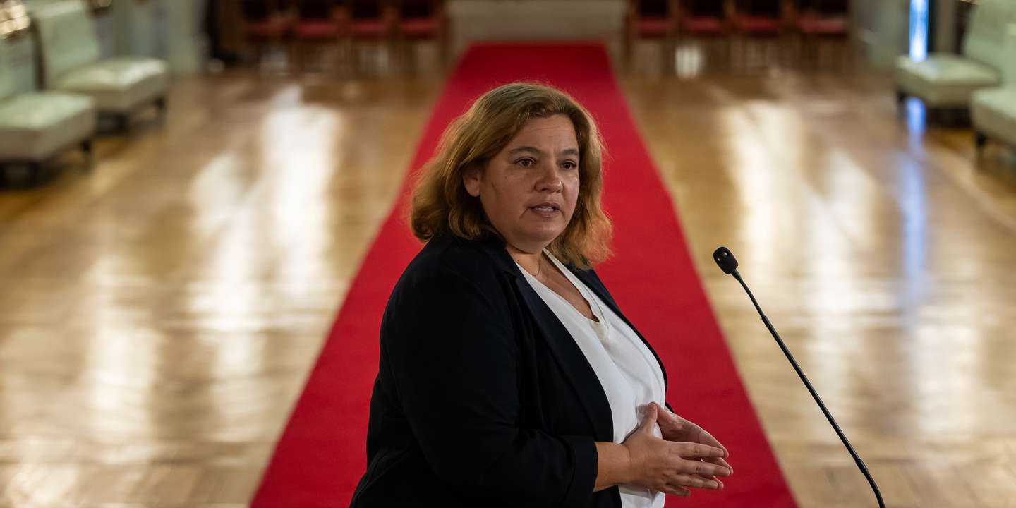 A líder parlamentar do Partido Socialista (PS), Alexandra Leitão, fala aos jornalistas após uma reunião com o governo para discussão do Orçamento de Estado 2025, na Assembleia da República, em Lisboa, 10 de setembro de 2024. JOSÉ SENA GOULÃO/LUSA
