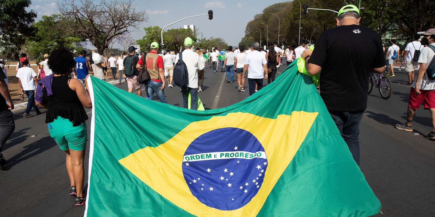 epa09464437 People protest in the streets against the Government of President Jair Bolsonaro, today, in Brasilia, Brazil, 12 September 2021. protests calling to impeach the Brazilian President are held, just five days after the massive mobilization of 'anti-democratic' protests led by the far-right leader.  EPA/Joedson Alves