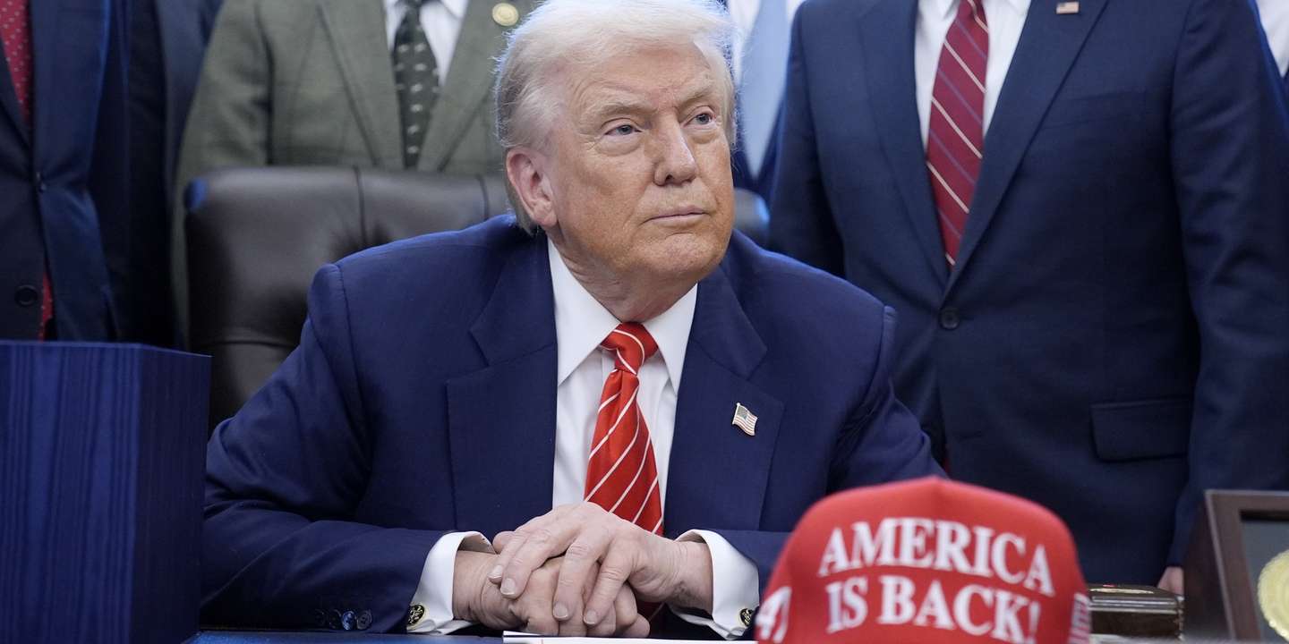 epa12703521 US President Donald Trump (C) looks on as he participates in a bill signing ceremony in the Oval Office of the White House in Washington, DC, USA, 03 February 2026. The bill passed by the House of Representatives restores funding for several major federal departments, ending the partial government shutdown that began on 31 January.  EPA/YURI GRIPAS / POOL