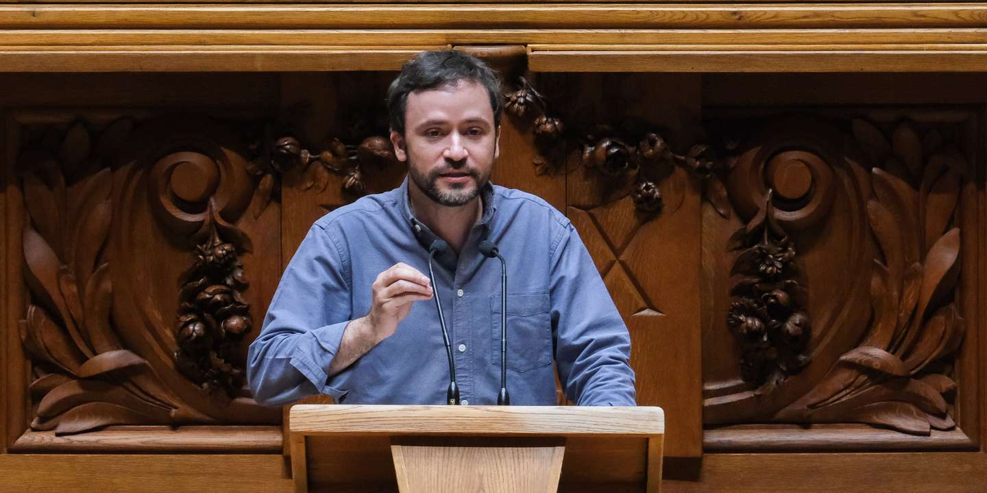 O deputado do Bloco de Esquerda, José Soeiro, participa no debate parlamentar sobre legislação laboral no âmbito da agenda de trabalho digno, na Assembleia da República, em Lisboa, 8 de julho de 2022. MÁRIO CRUZ/LUSA