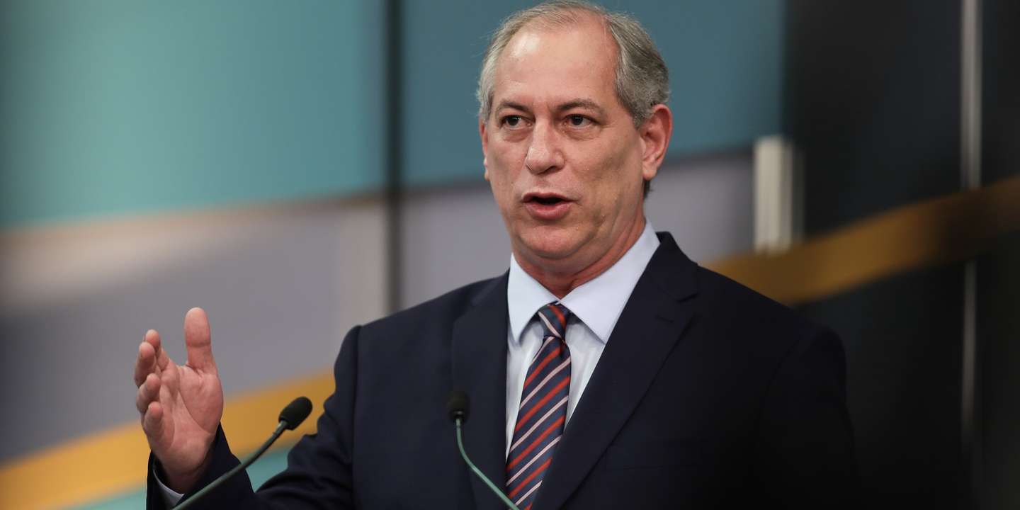 epa07009200 Labor candidate Ciro Gomes participates in the televised presidential debate organized by television Gazeta and the newspaper O Estado de Sao Paulo, in Sao Paulo, Brazil, 09 September 2018.  EPA/Sebastiao Moreira