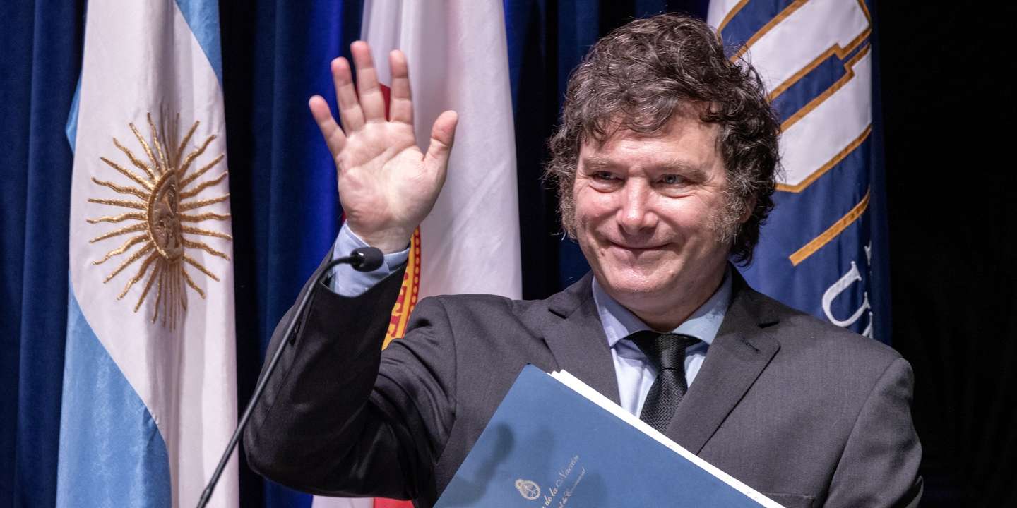 epa11273943 Argentina's President Javier Milei speaks at the Florida International University Biscayne Bay Campus in Miami, Florida, USA, 11 April 2024. Milei arrives to South Florida for a 3-day trip.  EPA/CRISTOBAL HERRERA-ULASHKEVICH