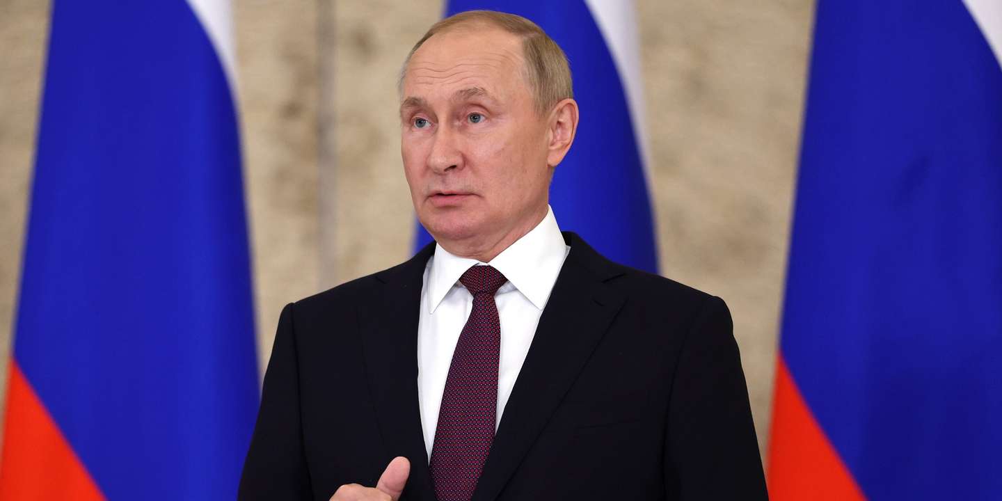 epa10188434 Russian President Vladimir Putin talks to the media during a news conference following the 22nd Shanghai Cooperation Organisation Heads of State Council (SCO-HSC) Summit, in Samarkand, Uzbekistan, 16 September 2022. The SCO is an international alliance founded in 2001 in Shanghai and composed of China, India, Kazakhstan, Kyrgyzstan, Russia, Pakistan, Tajikistan, Uzbekistan and four Observer States interested in acceding to full membership - Afghanistan, Belarus, Iran, and Mongolia.  EPA/SERGEI BOBYLEV / SPUTNIK / KREMLIN POOL MANDATORY CREDIT